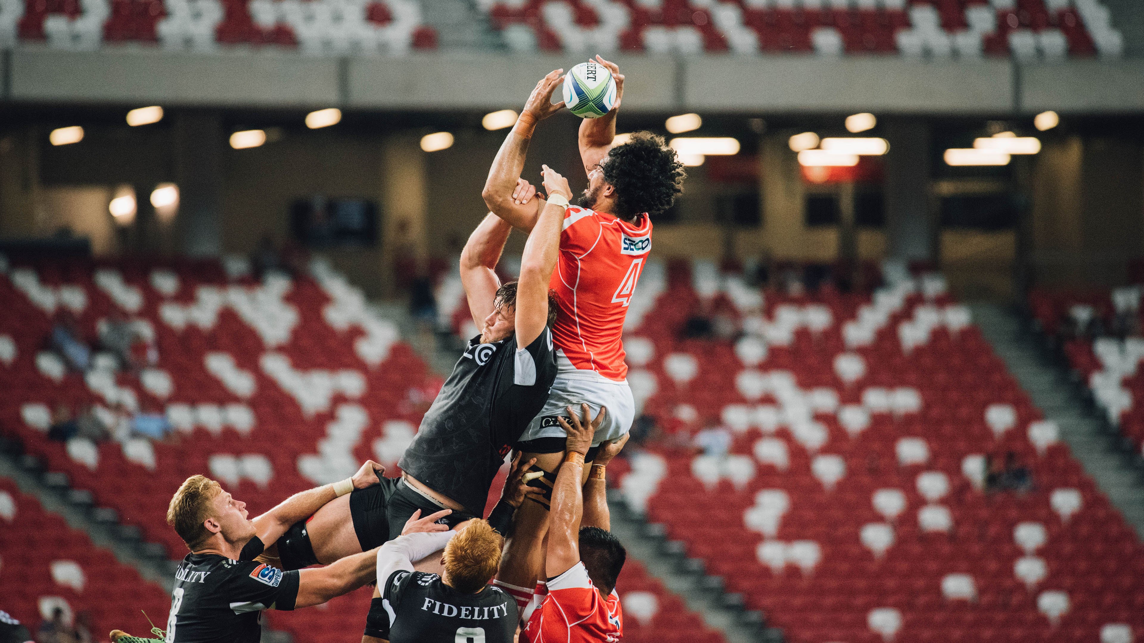 -跑酷街头表演，年轻力量的精彩展示，跑酷街道